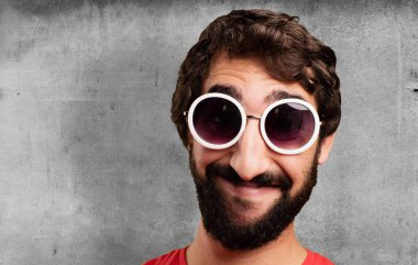 gurur poz genç deli adam