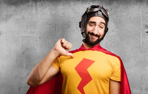 gurur poz deli süper kahraman