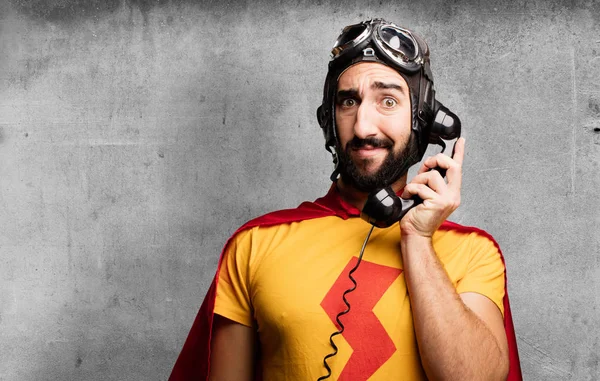 Сумасшедший супергерой с телефоном — стоковое фото