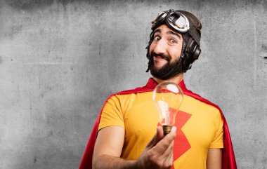 ampul ile deli süper kahraman