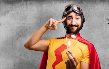 ampul ile deli süper kahraman