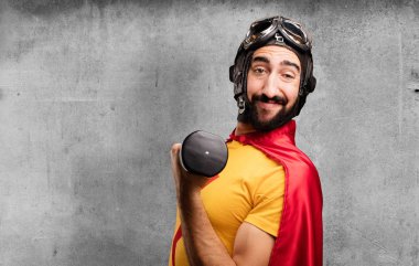 bir dumbbell ile deli süper kahraman