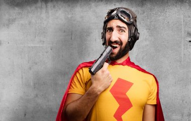 silahlı bir deli süper kahraman