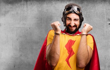 kelepçe ile deli süper kahraman