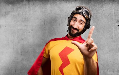 kaybeden işareti ile deli süper kahraman