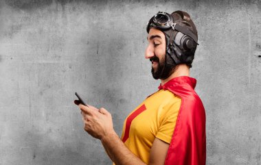 cep telefonu ile deli süper kahraman