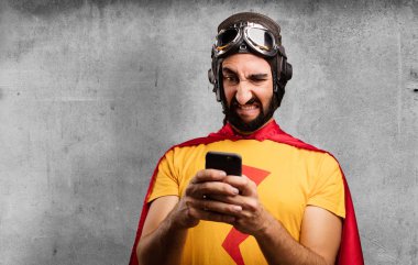 cep telefonu ile deli süper kahraman