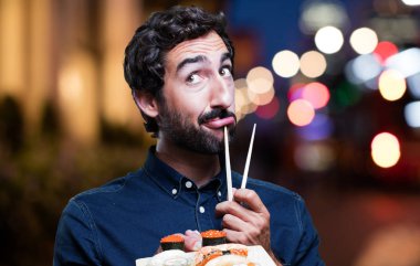 Genç adam yemek suşi