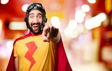 işaret deli süper kahraman