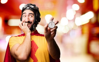 korkmuş poz deli süper kahraman