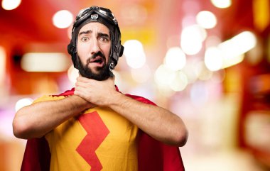 deli süper kahraman vurguladı 