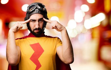 konsantre çılgın süper kahraman