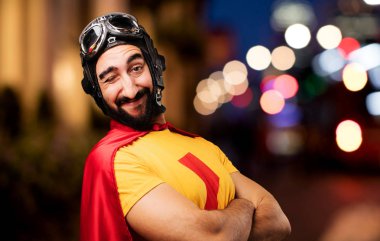 wink hareketi ile deli süper kahraman