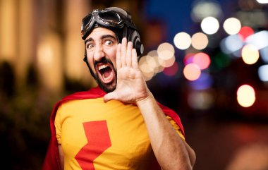 bağırarak deli süper kahraman