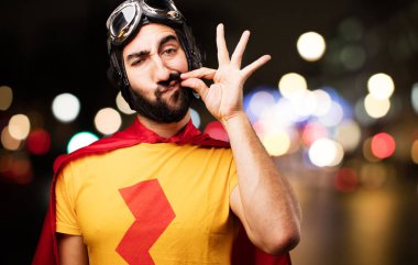 sessizlik hareketi ile deli süper kahraman