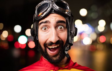 deli süper kahraman şaşırttı