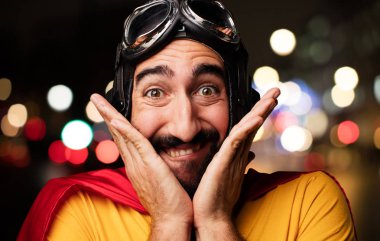 deli süper kahraman şaşırttı