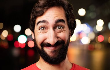 Genç deli adam şaşırmış