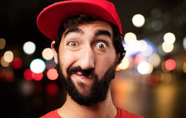 Şüphe genç deli adam