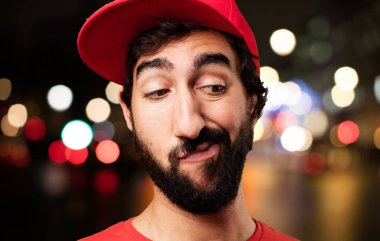 Şüphe genç deli adam