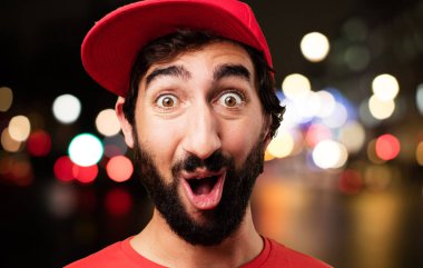 Genç deli adam şaşırmış