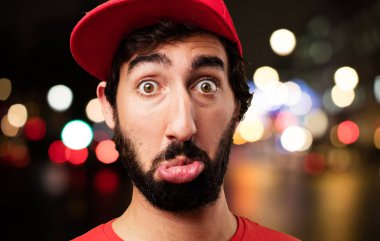 Şüphe genç deli adam