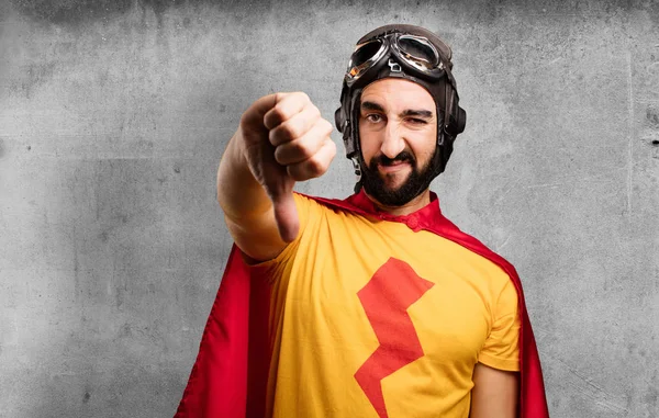 Verrückter Superheld mit diagonaler Geste — Stockfoto