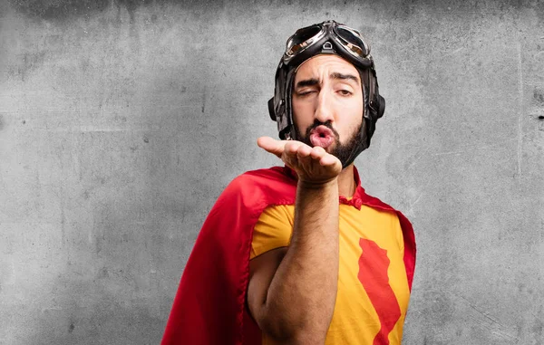 Hava öpücükle deli süper kahraman