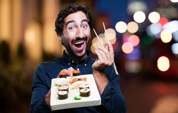 Genç adam yemek suşi