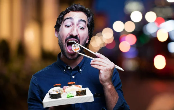 Genç adam yemek suşi