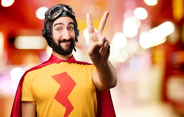 Crazy super bohater z znak zwycięstwo — Zdjęcie stockowe