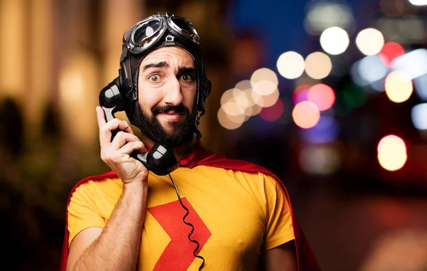 Super héros fou avec téléphone — Photo