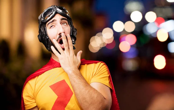 esneme deli süper kahraman