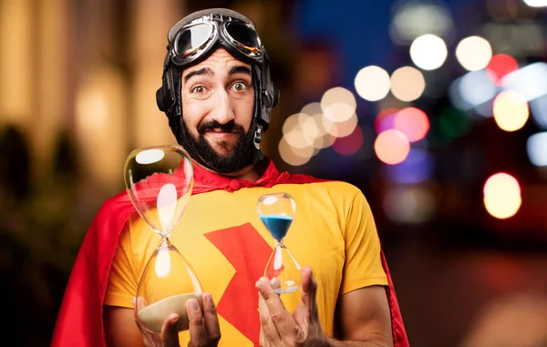 Verrückter Superheld mit Sanduhr — Stockfoto