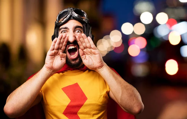 bağırarak deli süper kahraman