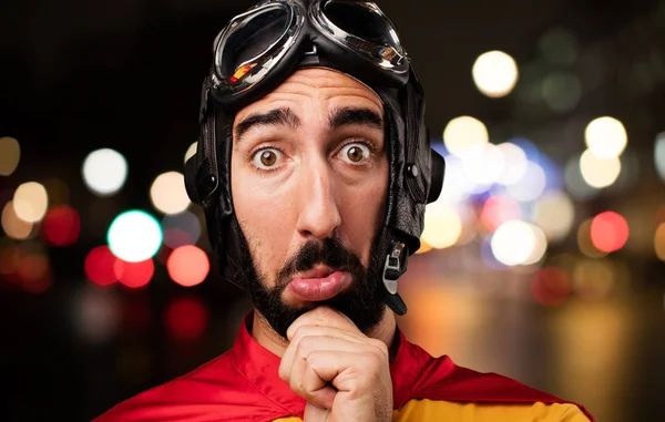 şaşkın yüz ile genç deli adam