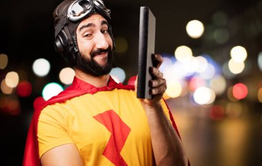 bir kitapla deli süper kahraman