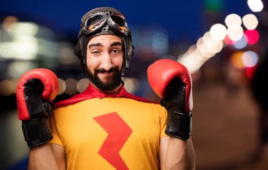 poz mücadelede deli süper kahraman