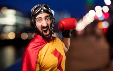 poz mücadelede deli süper kahraman