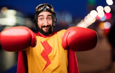 poz mücadelede deli süper kahraman