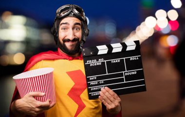 tokmağı ile deli süper kahraman