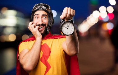 deli süper kahraman ile masa saati