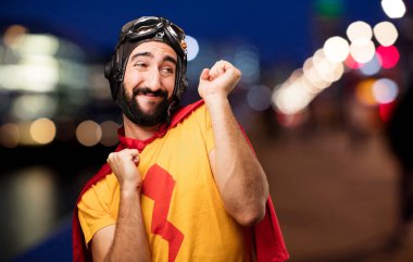 dans deli süper kahraman