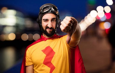 diagree hareketi ile deli süper kahraman