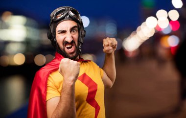 poz mücadelede deli süper kahraman