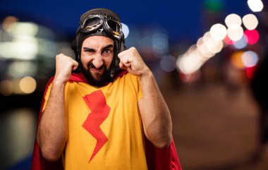 poz mücadelede deli süper kahraman