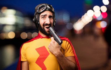 silahlı bir deli süper kahraman