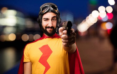 silahlı bir deli süper kahraman