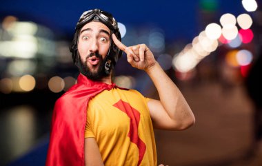 fikri ile deli süper kahraman