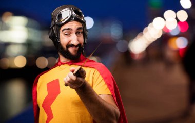 bıçak ile deli süper kahraman